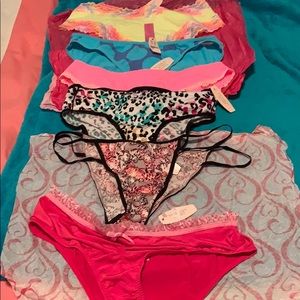 Six pairs of brand new Victoria’s Secret pantries